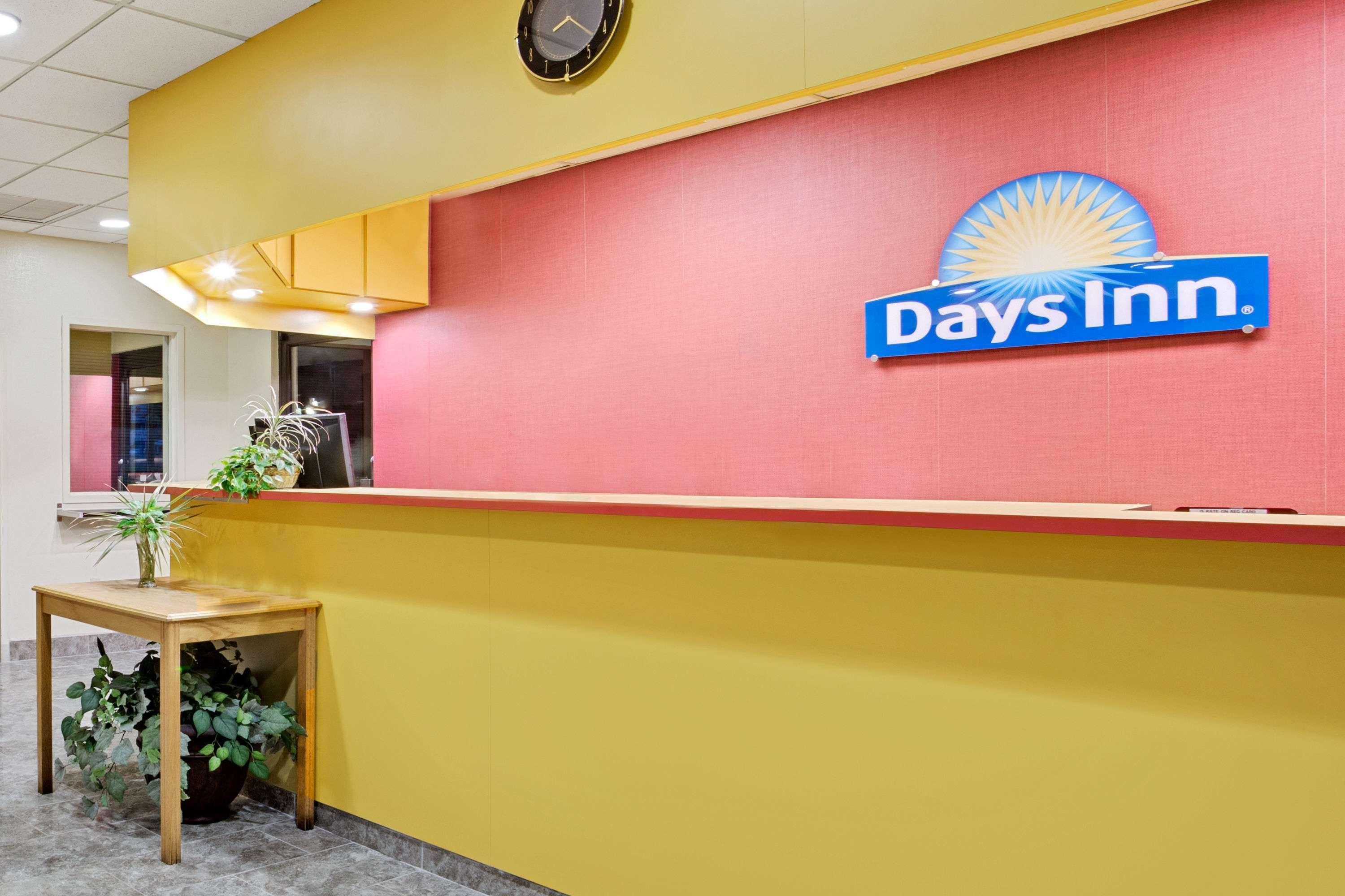 Days Inn By Wyndham Bradenton - Near The Gulf Экстерьер фото
