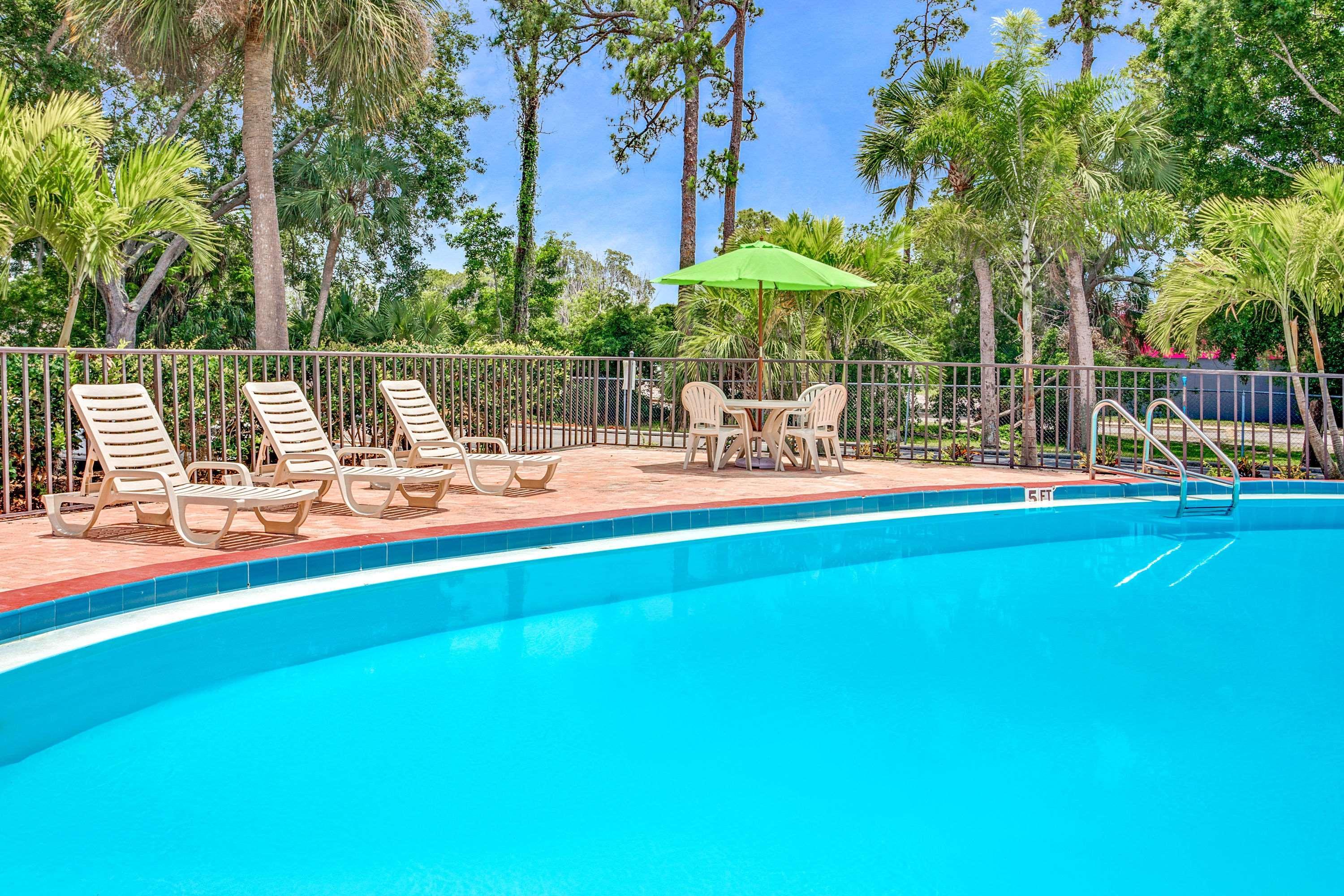 Days Inn By Wyndham Bradenton - Near The Gulf Экстерьер фото